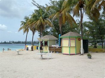 Holiday Inn Express & Suites Nassau Exteriér fotografie