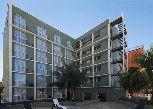 Holiday Inn Express & Suites Nassau Exteriér fotografie