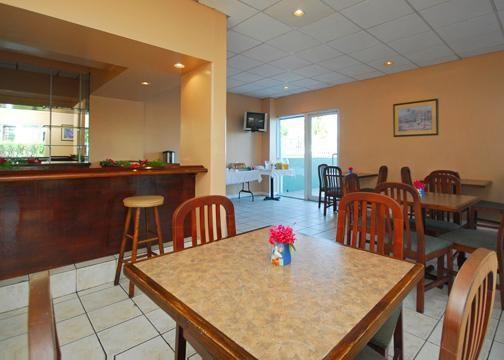Holiday Inn Express & Suites Nassau Restaurace fotografie